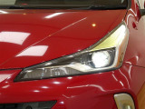LEDヘッドライトです。デザイン性がよくとても明るいので、夜間の走行や悪天候でも安心です。しかも長寿命!