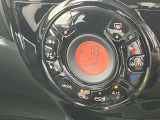 オートエアコン付いてます。温度調整・風量調整も自動でしてくれますから想像以上に便利な装備なんです!