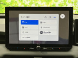 テレビやFM・AM、Bluetooth、USBなど、利用できる音源を一覧から選べます。使いたい項目を画面で確認しやすく、普段お好みの音楽や放送を楽しむ際に便利です。