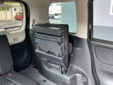 リヤサイドガラスからの運転視界も確保しています。