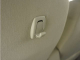 ◆ISOFIX◆シートベルトいらずでチャイルドシートと固定金具を連結するだけでガッチリ固定できます。