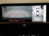 パノラミックビューモニターを装備。駐車場や交差点でクルマを真上から見るように周囲を確認できます。機能の詳細は販売店スタッフまでおたずねください。