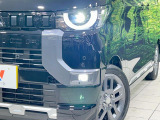 【LEDヘッドライト】悪天候や夜間走行時も良好な視界を確保し安心して運転できる高輝度LEDヘッドライトを装備!点灯速度が早く、消費電力も抑えられています。