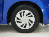 ◆純正ホイール装着車◆シンプルなデザインのホイールキャップ付きです。