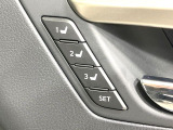 【メモリー機能付きパワーシート】ドライバーごとに設定したシート位置を記憶して、ボタン一つで切り替えできる便利な機能!運転する方が複数名いらっしゃるご家庭におすすめです♪