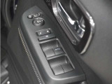 ◆パワーウィンドウスイッチ◆運転席から全席の窓の開閉操作を行うことが出来いつでも換気ができます!