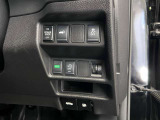 【電動リアゲート】ボタンでトランクの開閉ができます。