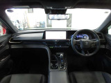 クラウン クロスオーバーの内装コンセプトは「全席特等席」です。運転席・助手席・後席のどこに座っても、快適な乗り心地を味わえるよう設計されています。