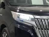 LEDヘッドライトです。デザイン性がよくとても明るいので、夜間の走行や悪天候でも安心です。しかも長寿命!