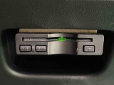 ETCカードを挿入することで高速道路を利用する際のキャッシュレス支払いが可能ですが,旧規格ETCのため最長2030年頃までに使用できなくなります。保証は修理保証のみとなります。