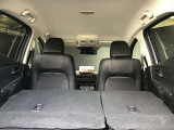 後部のシートを倒すとこんなに広々空間が!大きなお荷物を乗せる時でも心配ありません!