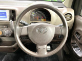 インテリアに合わせたデザインのステアリングは、運転される方のことも考え、運転しやすい形状、大きさです。是非一度、実際に触ってお確かめください。
