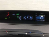 とっても見やすいメーターです。夜間時はラグジュアリーな気分にさせてくれる照明が魅力ですので、夜のドライブも楽しみになりますよ♪
