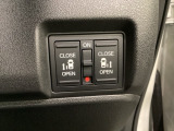 リアドアは乗り降りに便利な両側電動スライドドアです。また運転席に座っていながらスイッチ操作で自在にスライドドアを開け閉めできます。