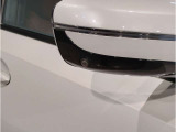 BMWのミラーは車種によって異なりますがレーンチェンジウォーニングが装備されております。詳しくは当店スタッフまでお問い合わせくださいませ。