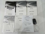 取扱説明書も付属しております。ご購入後は『トヨタの安心感』年式問わずの1年間、距離無制限のロングラン保証が総額表示に含まれてます♪