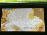 映像を楽しめる画面を備えており、停車中の待ち時間や休憩時にテレビを視聴できます。字幕表示にも対応した画面で、車内で過ごすひとときを心地よく楽しみたい方にうれしい装備です。