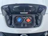 普通充電と急速充電の充電口です☆
