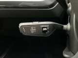 ★アダプティブクルーズコントロール★ 設定速度や先行車との車間距離を維持し、流れに合わせて速度の上げ下げを自動調整します。障害物を検知すると、警告音やDISのディスプレイで警告が促されます。