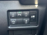 運転席右側にあります。横滑り防止装置や車線逸脱警報などのスイッチが付いています。