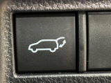【パワーバックドア】スマートキーや運転席のボタンを押すだけでリアゲートが自動で開閉します!荷物を持っている時や、高い位置にあるバックドアを閉める際に便利な機能です♪