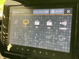 AVメニューからテレビやラジオ、Bluetooth、USBなどの項目を選べる画面です。用途に合わせて音源を選びやすく、車内での音楽や各種メディアの利用をサポートします。