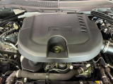 【直列6気筒3.0Lインジニウムターボチャージドディーゼルエンジン】ディーゼル特有の音や振動が大幅に軽減され、別次元の仕上がりとなっています。高回転まで滑らかに回り、上質さを感じさせます。