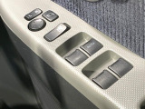 【電動格納ミラー】ボタン一つでドアミラーの開閉が楽々に♪