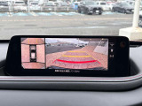フロントカメラもございますので、安全に運転していただけます。