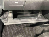 小物の収納ができる助手席インパネボックス他、便利な収納付いてます。