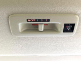 【後席シーリングファン】エアコンの風を後部座席まで届けてくれ、広い車内空間でも素早く快適な温度になります♪真夏や真冬に便利な機能です。