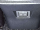 充電用USB端子付き。スマートフォンなどの充電に便利です。