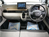 運転にかかわる様々な操作を安全に行えるように視点移動が少なく、操作性に配慮されたスイッチ類が凝縮されたコクピットです。