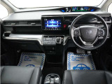 運転にかかわる様々な操作を安全に行えるように視点移動が少なく、操作性に配慮されたスイッチ類が凝縮されたコクピットです。