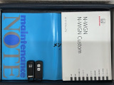 スマートキーは鍵をバッグに入れたままでもドアロックの開閉やエンジンのON・OFFができます。夜間や雨の日も鍵を探さなくて良いので便利です。