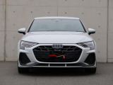 一目でAudiだと分かる特色を持つフロントマスク。