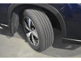 タイヤサイズは225/55R18です。