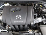 「SKYACTIV-G(ガソリン)」は、規格外の高圧縮を実現し、世界のエンジン技術者に驚きを与えました。さらに、それを維持したままノッキングの発生を抑え、熱効率を向上、走りにも寄与したエンジンです。
