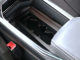 ●走行中にドリンクがこぼれない様にしっかりと固定できるドリンクホルダーです。