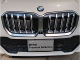 BMW代表的な特徴のキドニーグリル。BMWのすべてのモデルに採用され、BMWらしさを強調しております。