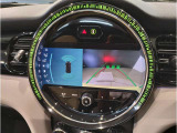 【リアビューカメラ】予想進路表示機能付☆ハンドルの舵角に応じてライン取りが可能。画像の解像度も高く、見やすくなっております☆