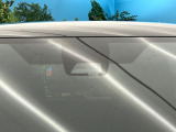 【トヨタセーフティセンス】走行中に前方の車両等を認識し、衝突しそうな時は警報とブレーキで衝突回避と被害軽減をアシスト。より安全にドライブをお楽しみいただけます。