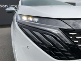 【LEDヘッドランプ】鮮やかな白色光で、クリアな視界を確保するLEDヘッドランプ装備