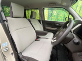 運転席シート廻りは使用感も少なく、良好な状態となっています。前オーナー様が丁寧に使っていたことがよくわかりますね。