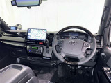 運転席まわりです。 各操作スイッチは使いやすい位置に配置されてます。
