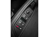 【運転席操作部】ドライバーが操作しやすい位置に各種スイッチを配置!日常の使いやすさにも配慮されています!