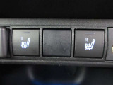 運転席・助手席にはシートヒーター装備。