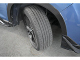 タイヤサイズは225/55R18です。