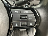 アクセルから足を離しても設定したスピードを保ち走行し、高速道路での疲労軽減に役立つクルーズコントロール付きです!