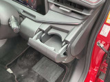 内張だけでなくドリンクホルダーテーブル付◎